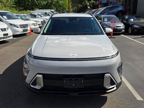 Used 2024 Hyundai Kona SEL FWD image 2