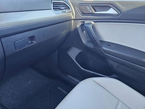 Used 2021 Volkswagen Tiguan SE R-Line image 18