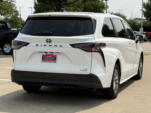 Used 2023 Toyota Sienna LE FWD image 4