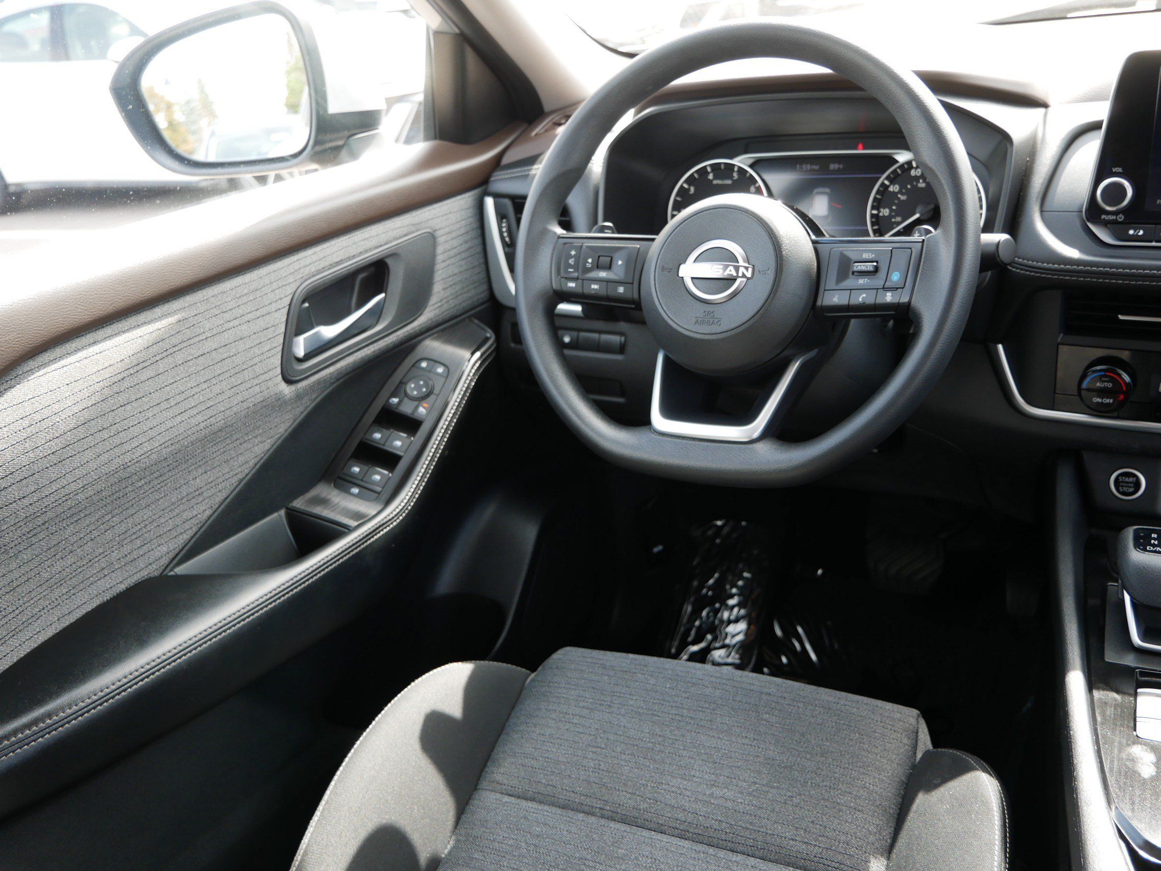 Used 2023 Nissan Rogue SV AWD/4WD image 9