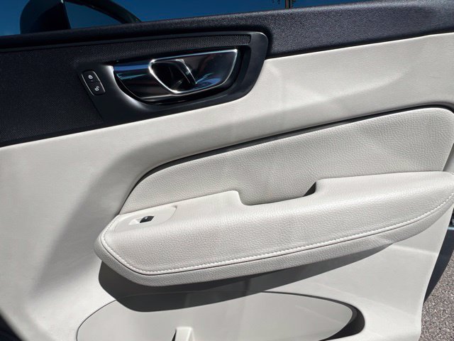 Used 2018 Volvo XC60 T6 Momentum w/ Convenience Package AWD/4WD image 35