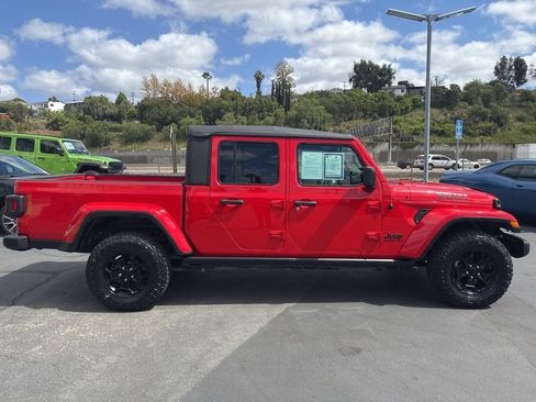 Used 2022 Jeep Gladiator Willys image 8