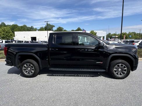 Used 2024 GMC Sierra 1500 AT4 w/ Technology Package AWD/4WD image 5