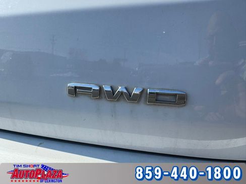 Used 2023 GMC Terrain SLE w/ Driver Convenience Package image 16