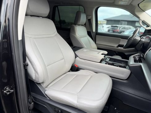 Used 2025 Ford Expedition Active AWD/4WD image 21