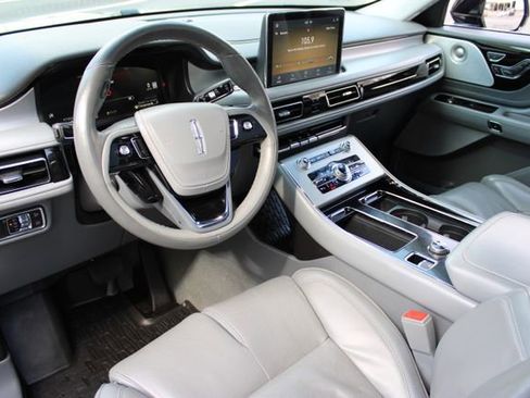 Used 2020 Lincoln Aviator Reserve w/ Equipment Group 202A image 9