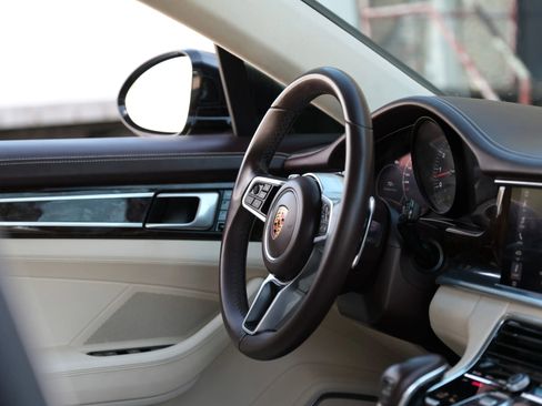 Used 2018 Porsche Panamera Turbo image 18