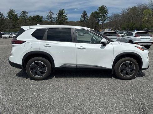 Used 2024 Nissan Rogue SV image 9