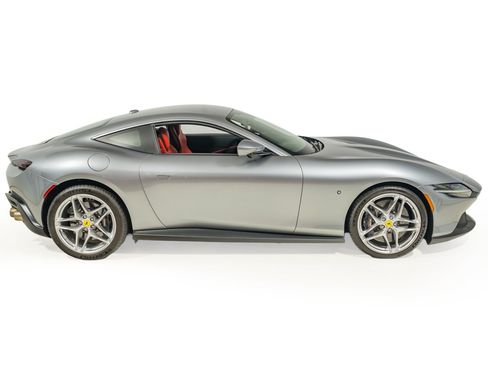 Certified 2022 Ferrari Roma RWD image 10