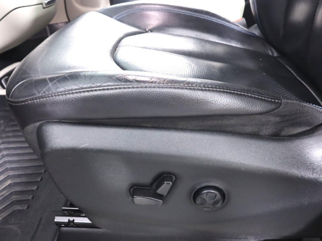 Used 2021 Chrysler Pacifica Touring-L FWD image 29