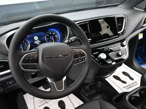 New 2026 Chrysler Pacifica Select image 27