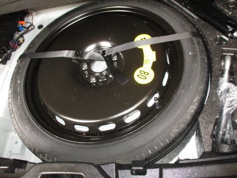 Used 2022 Volvo XC40 T5 Momentum image 51