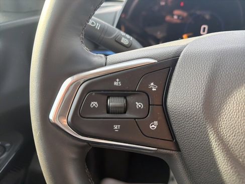 Used 2025 Chevrolet Trax LT w/ LT Convenience Package image 19