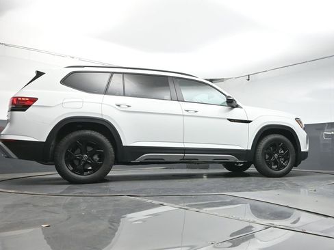 Used 2025 Volkswagen Atlas Peak Edition SE image 40