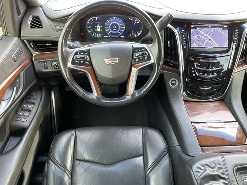 Used 2018 Cadillac Escalade ESV Luxury image 11