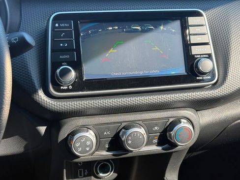 Used 2021 Nissan Kicks S image 22