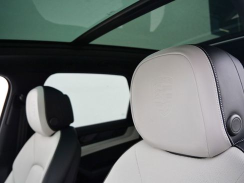 Used 2025 Porsche Cayenne S AWD/4WD image 15