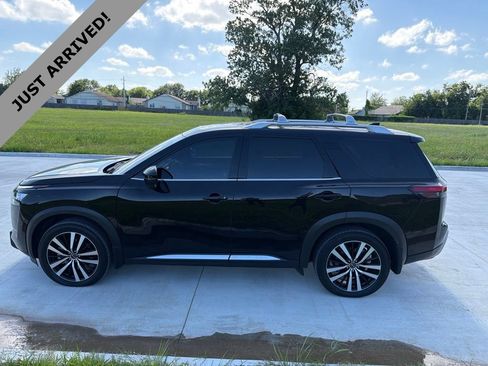 Certified 2025 Nissan Pathfinder Platinum w/ Cargo Package FWD image 8