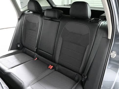 Used 2022 Volkswagen Taos SE FWD image 11