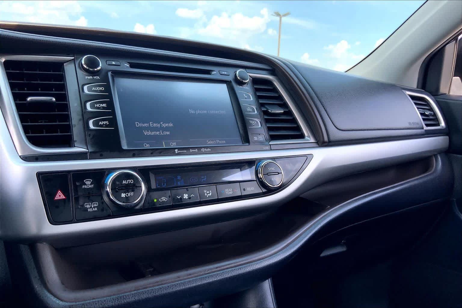 Used 2019 Toyota Highlander XLE AWD/4WD image 35