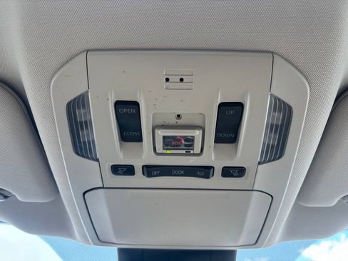 Used 2021 Toyota Highlander XLE AWD/4WD image 14
