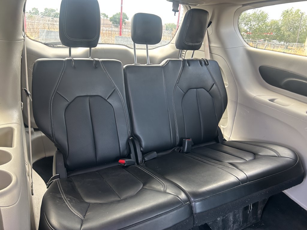 Used 2024 Chrysler Pacifica Touring-L FWD image 30