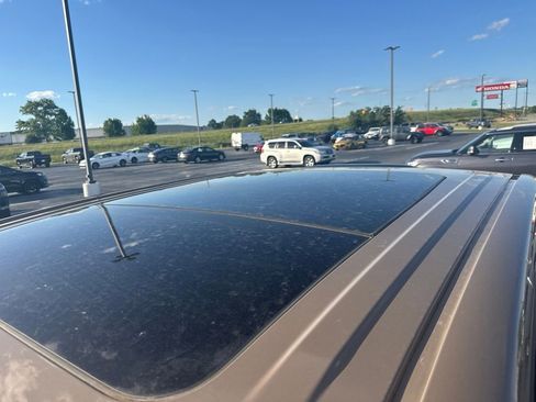 Used 2020 Nissan Titan PRO-4X w/ Pro-4x Convenience Package AWD/4WD image 29