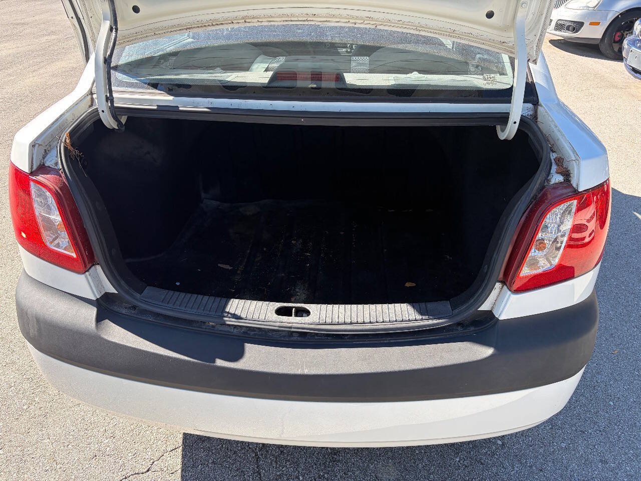Used 2009 Kia Rio Sedan FWD image 16