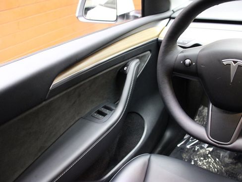 Used 2023 Tesla Model Y Long Range image 34
