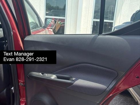 Used 2020 Nissan Kicks SV FWD image 11