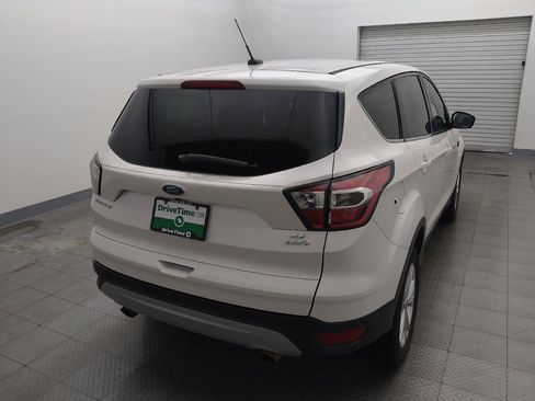 Used 2017 Ford Escape SE FWD image 7