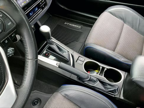 Used 2018 Toyota Corolla SE w/ SE Premium Package image 16