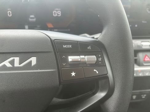 Used 2025 Kia K4 FWD image 23