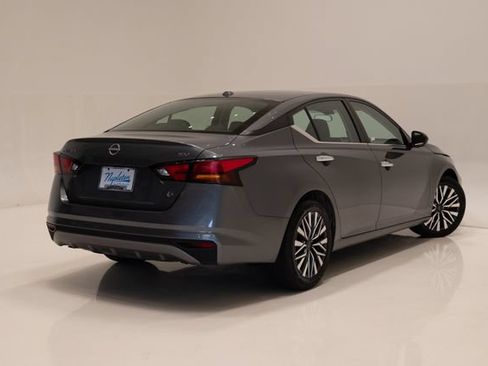 Used 2024 Nissan Altima 2.5 SV FWD image 33