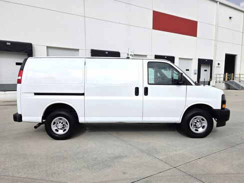 Used 2021 Chevrolet Express 2500 w/ Driver Convenience Package image 4