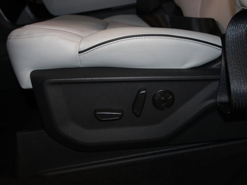 New 2026 Ford Expedition Max Platinum image 7