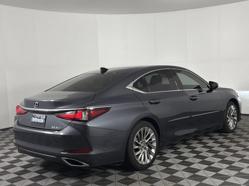 Used 2022 Lexus ES 350 w/ Luxury Package image 26