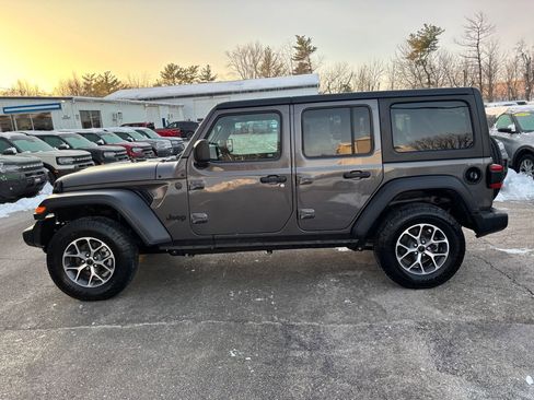 Used 2024 Jeep Wrangler Unlimited Sport AWD/4WD image 8