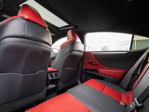 Used 2022 Lexus ES 300h F Sport image 30