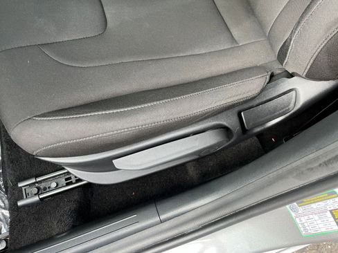 Used 2025 Hyundai Elantra SEL FWD image 23