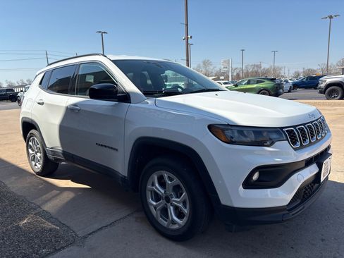 Used 2025 Jeep Compass Latitude w/ Convenience Group image 7