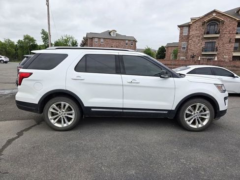 Used 2018 Ford Explorer XLT w/ Equipment Group 202A FWD image 4
