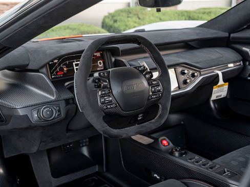 Used 2019 Ford GT RWD image 19