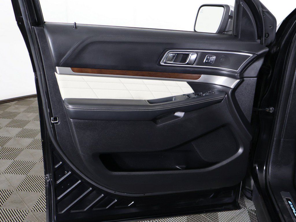 Used 2018 Ford Explorer Platinum AWD/4WD image 28