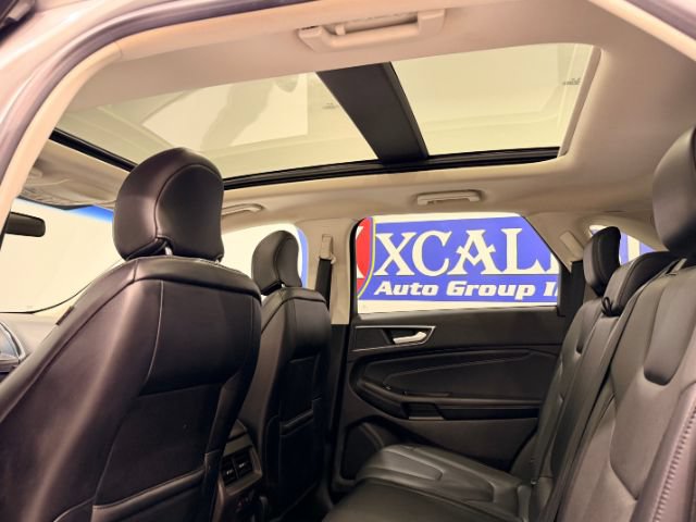 Used 2018 Ford Edge Titanium w/ Equipment Group 301A AWD/4WD image 18