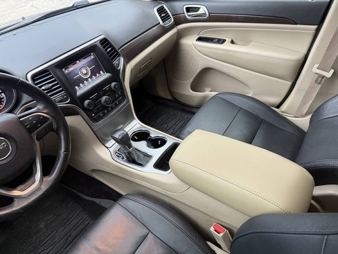 Used 2018 Jeep Grand Cherokee Laredo RWD image 18