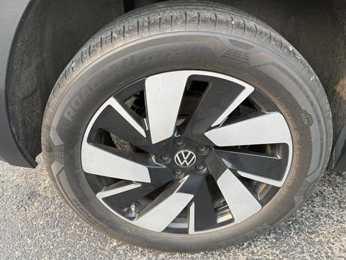 Used 2024 Volkswagen Atlas Cross Sport SE AWD/4WD image 23