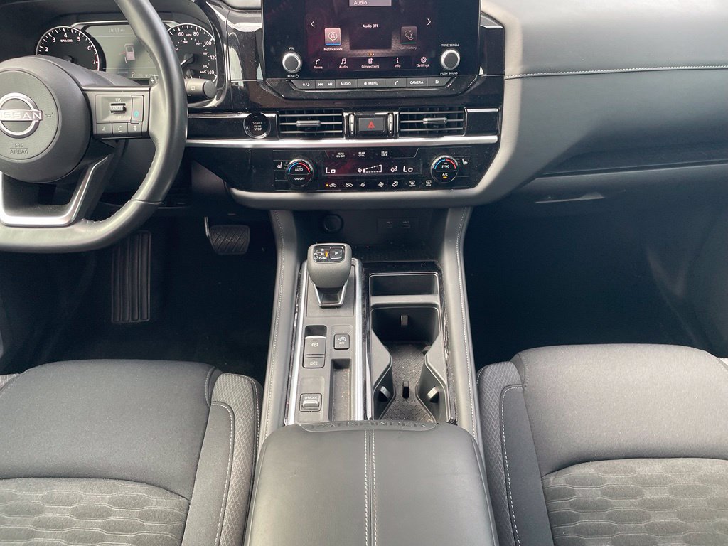 Used 2025 Nissan Pathfinder SV FWD image 14