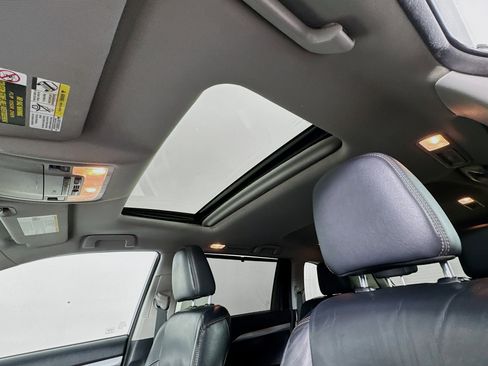 Used 2016 Toyota Highlander XLE AWD/4WD image 22
