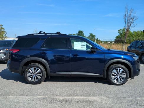 New 2026 Nissan Pathfinder SL FWD image 2